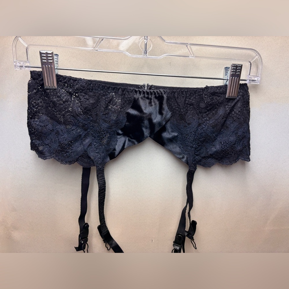 Victoria's Secret Vintage 90’s  Black
Lace Garter Size Medium/Large